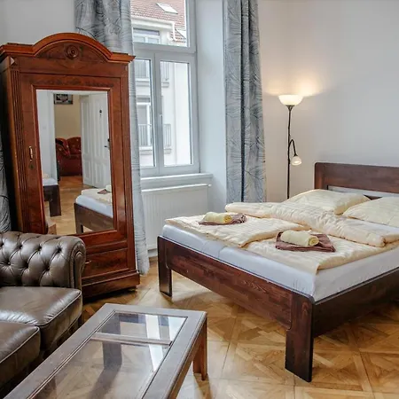 Hostel Cuba Bar & Τσέσκε Μπουντεγιόβιτσε