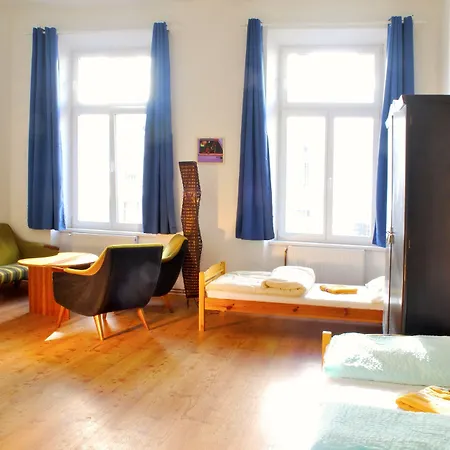 Hostel Cuba Bar & Τσέσκε Μπουντεγιόβιτσε