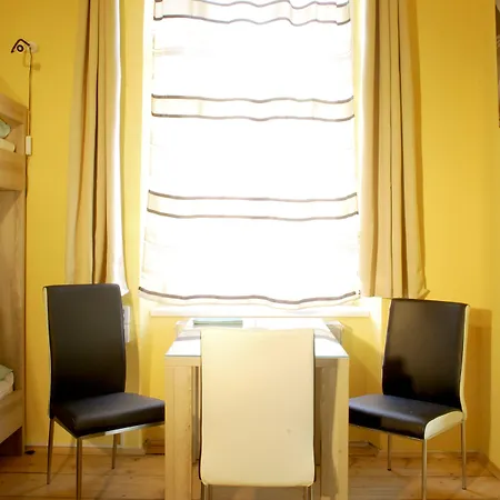 Hostel Cuba Bar & Τσέσκε Μπουντεγιόβιτσε