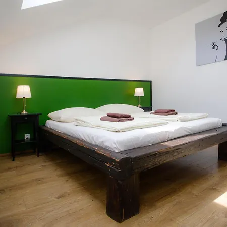 Cuba Bar & Τσέσκε Μπουντεγιόβιτσε