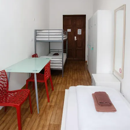 Cuba Bar & Τσέσκε Μπουντεγιόβιτσε