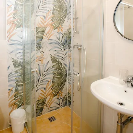 Cuba Bar & * Τσέσκε Μπουντεγιόβιτσε