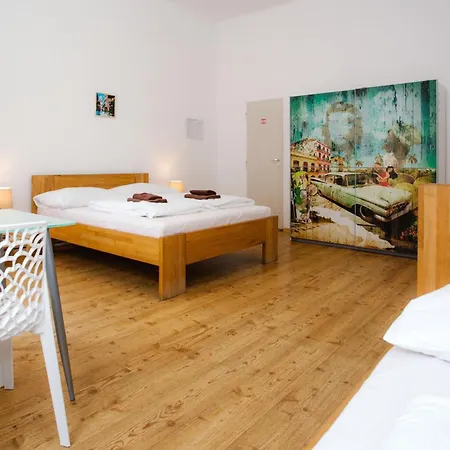 Cuba Bar & Hostel Τσέσκε Μπουντεγιόβιτσε