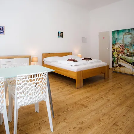 Cuba Bar & Hostel Τσέσκε Μπουντεγιόβιτσε